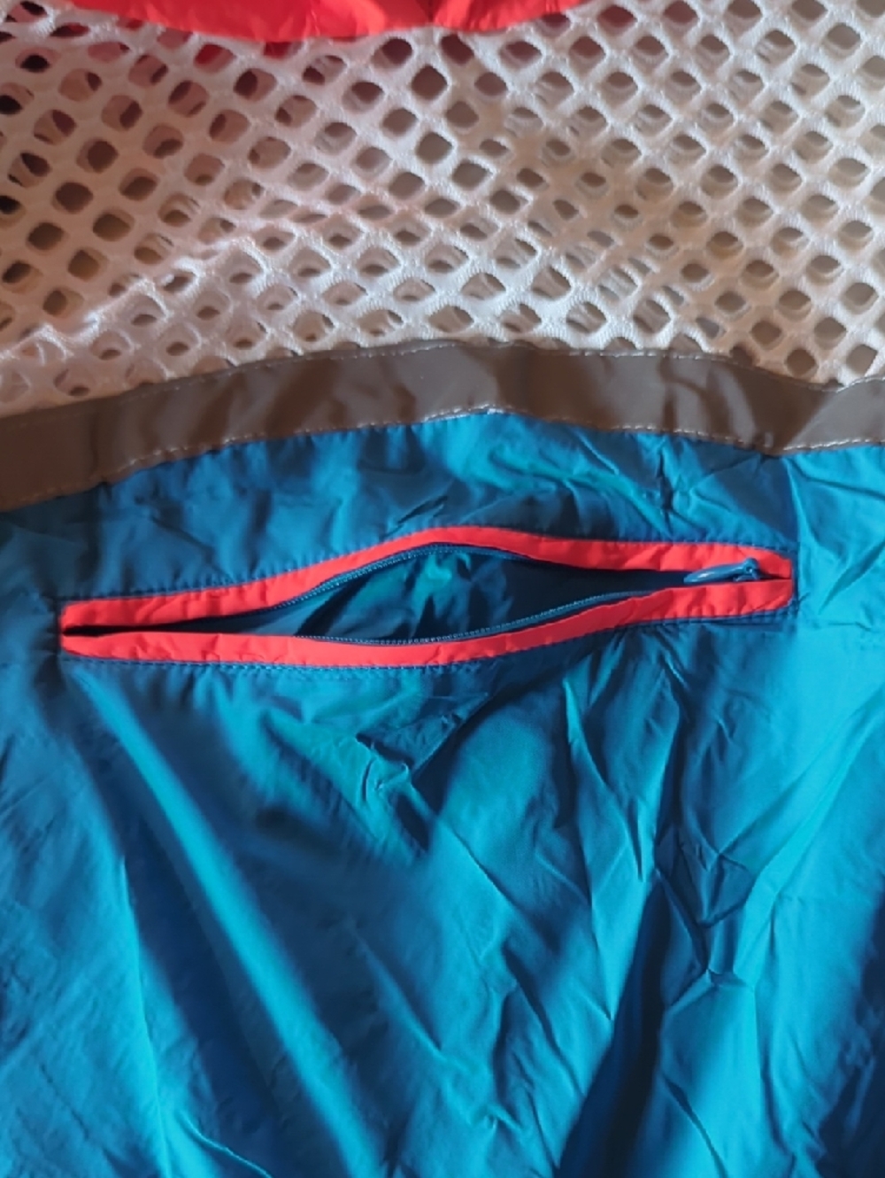 AKIRA Coral Hooded Windbreaker - Picture 5 of 6